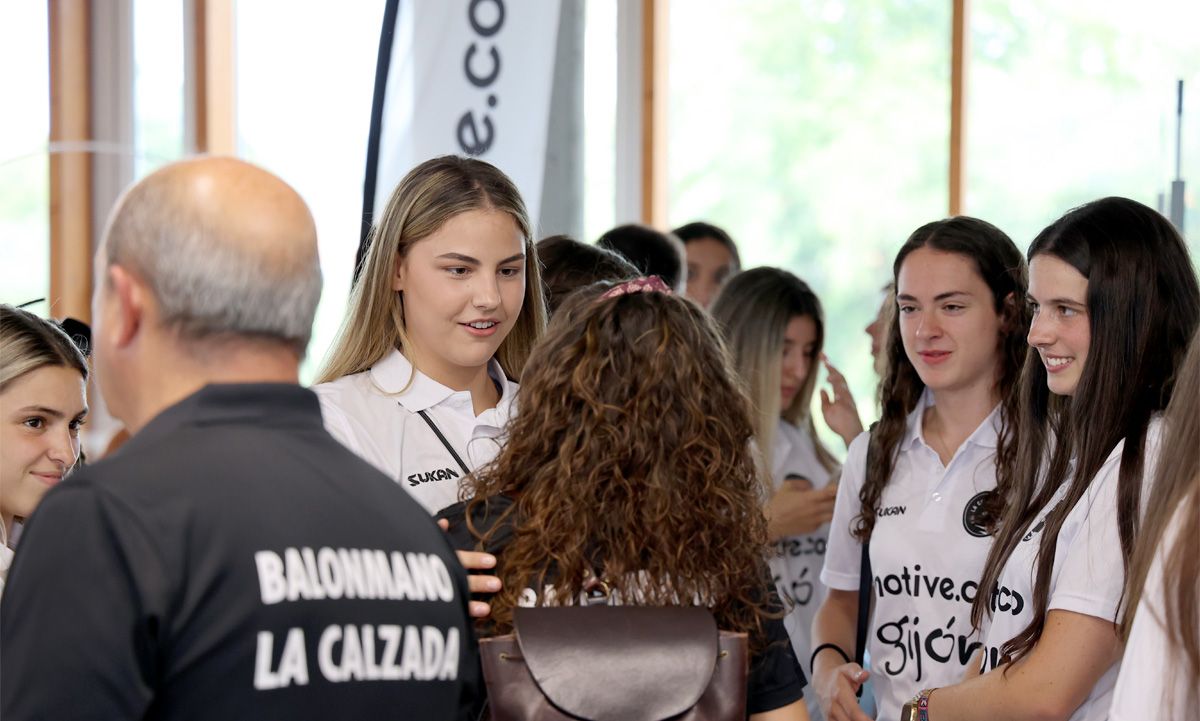 Balonmano La Calzada Motive.co Gijón at Motive HQ.jpg